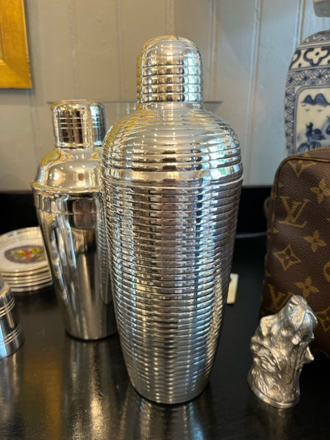 Ribbed cocktail shaker